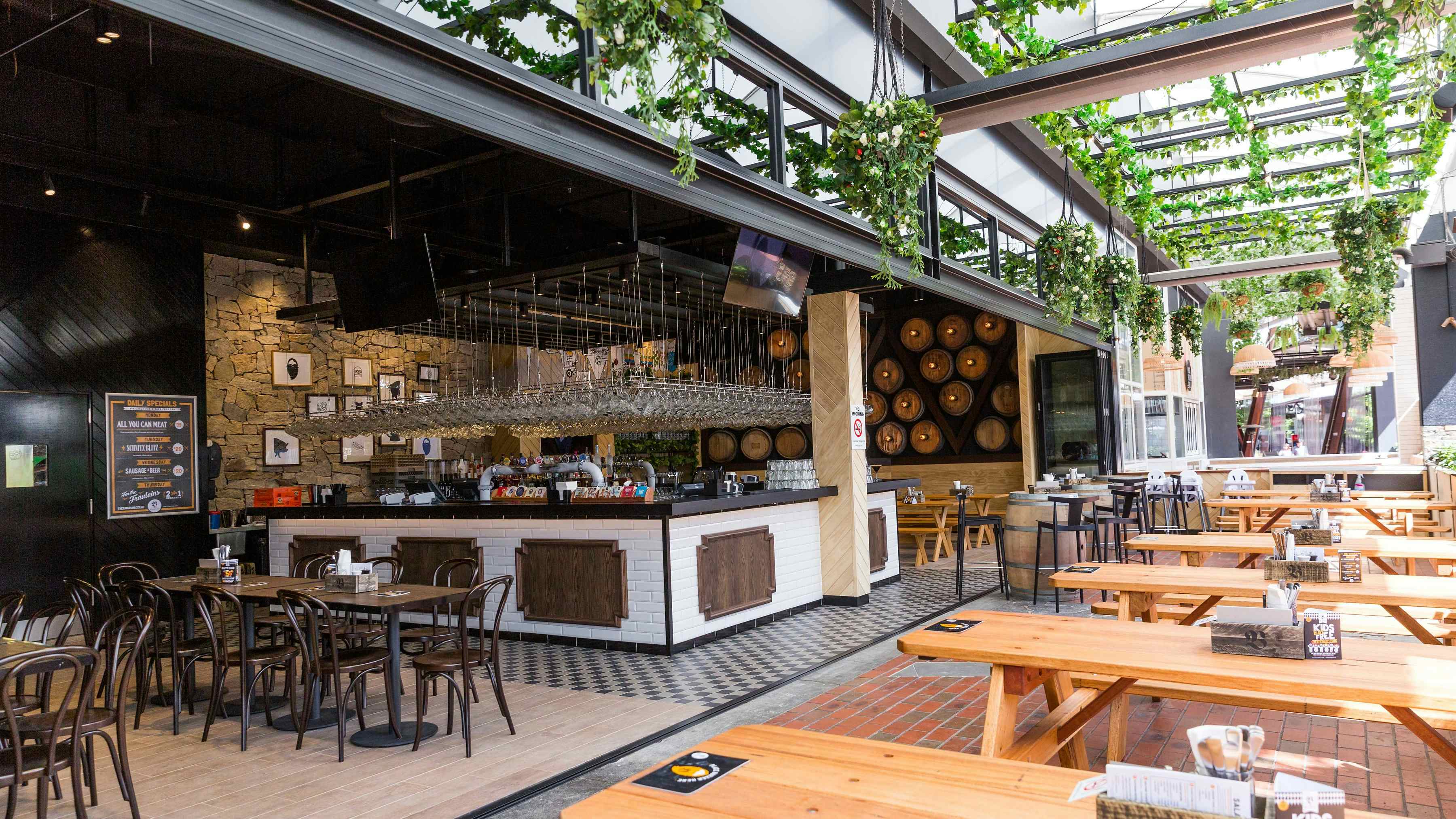 The Bavarian, Knox O-Zone